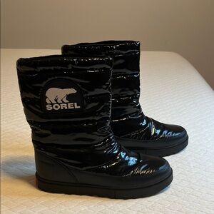 Sorel Shiny Black Puffer Boots, Women’s 8 (7.5)